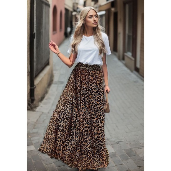 Chicwish Dresses & Skirts - NWT CHICWISH LEOPARD WATERCOLOR MAXI SKIRT IN BROWN XL